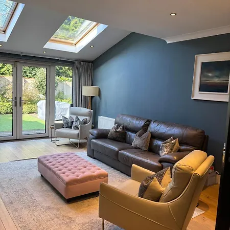 בית נופש Beautiful Foxrock *
