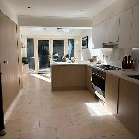 בית נופש Beautiful Foxrock